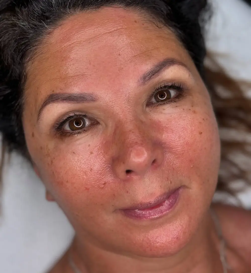 Caso real de micropigmentación de cejas efecto shading en BLUSH Estética Málaga