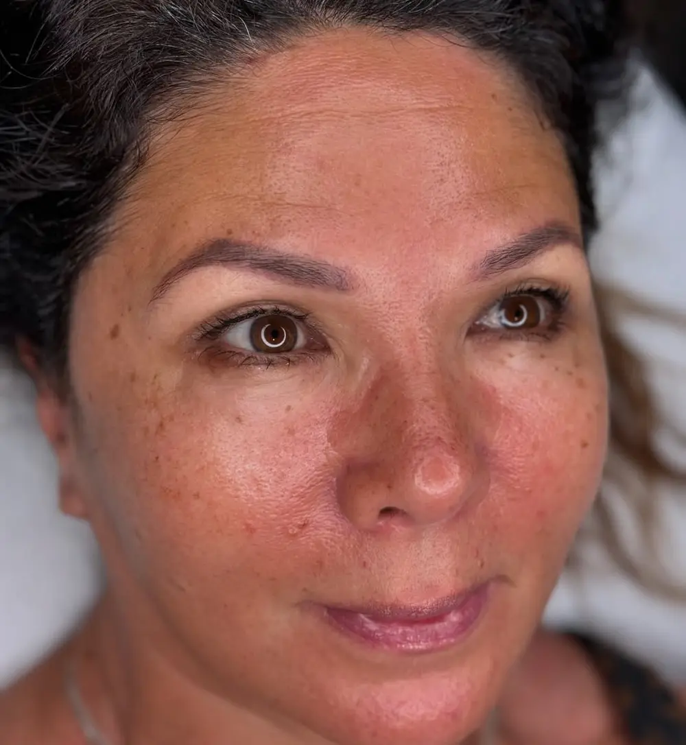 Caso real de micropigmentación de cejas efecto shading en BLUSH Estética Málaga